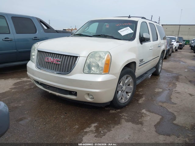 2011 GMC YUKON XL 1500 1GKS1KE03BR379718 Photo 1