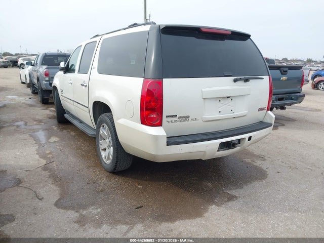 2011 GMC YUKON XL 1500 1GKS1KE03BR379718 Photo 2