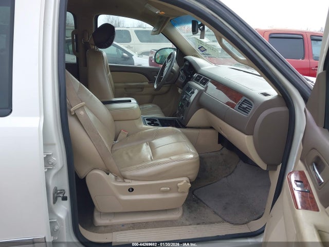 2011 GMC YUKON XL 1500 1GKS1KE03BR379718 Photo 4