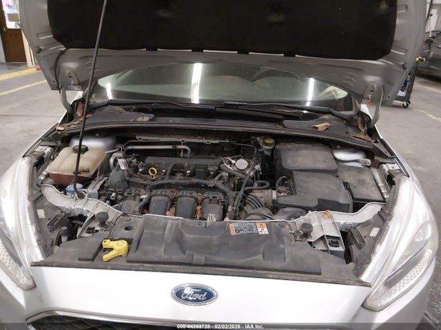 1FADP3K2XGL319823 Ford FOCUS SE