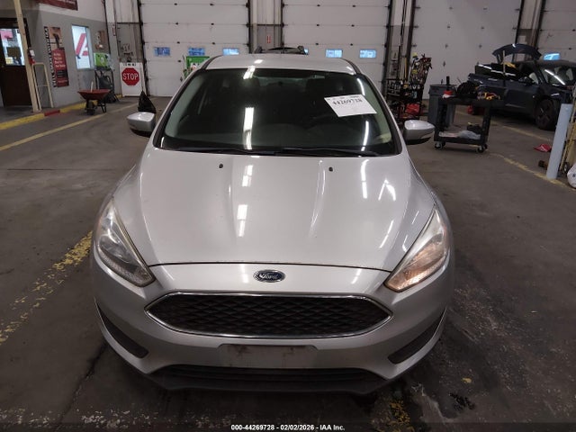 1FADP3K2XGL319823 Ford FOCUS SE