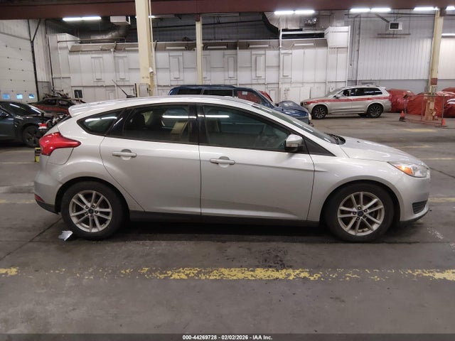 1FADP3K2XGL319823 Ford FOCUS SE