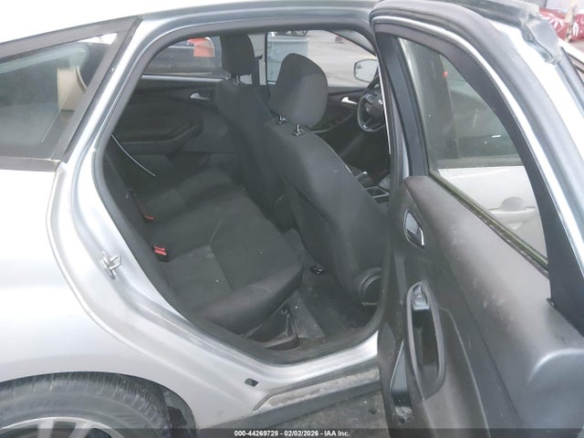 1FADP3K2XGL319823 Ford FOCUS SE