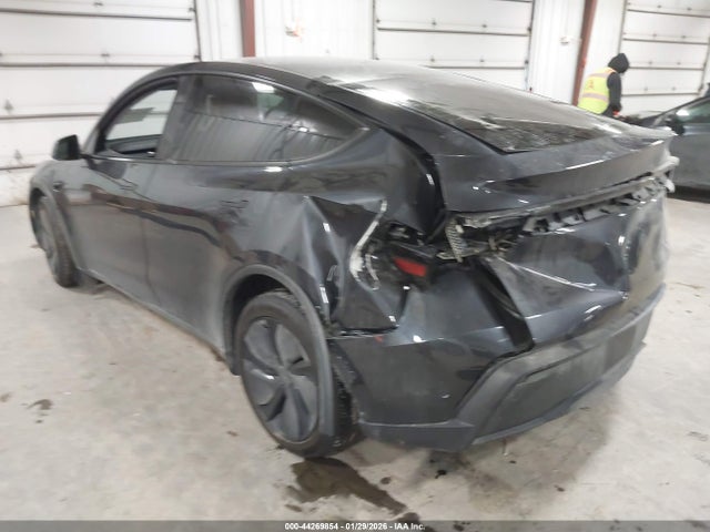 2026 TESLA MODEL Y 7SAYGDEE9TF362556 Photo 2