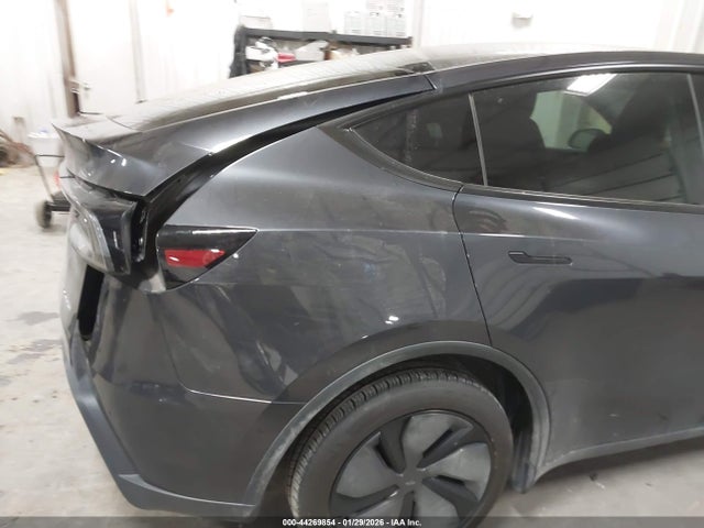 2026 TESLA MODEL Y 7SAYGDEE9TF362556 Photo 5