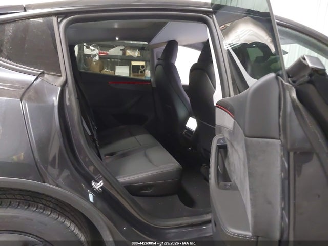 2026 TESLA MODEL Y 7SAYGDEE9TF362556 Photo 7