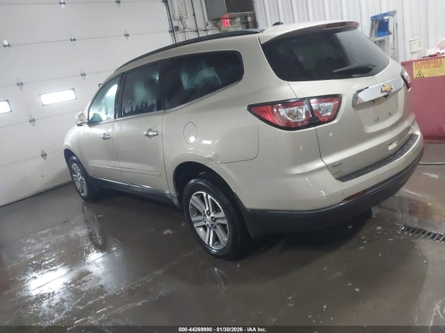 2015 CHEVROLET TRAVERSE 1GNKVGKD2FJ215652 Photo 2