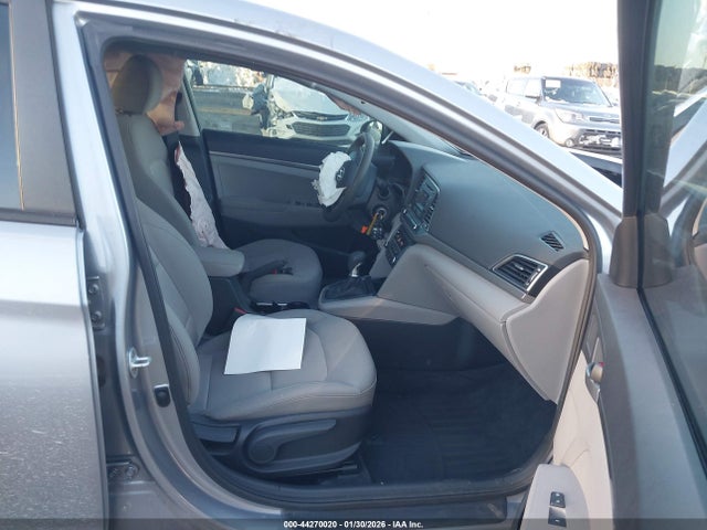 2017 HYUNDAI ELANTRA 5NPD74LF8HH107056 Photo 4