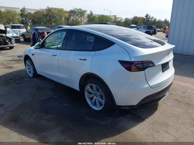 2022 TESLA MODEL Y 7SAYGDEE5NF440060 Photo 2