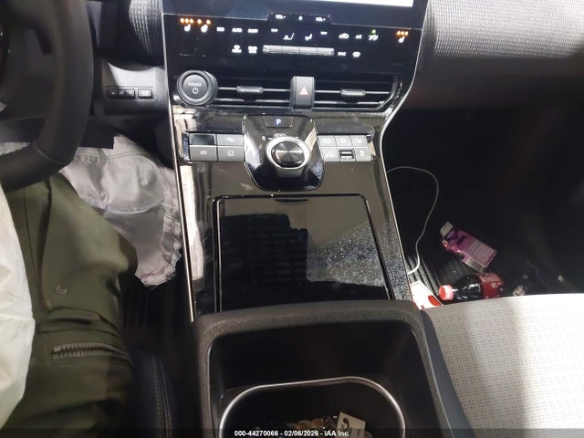 Subaru Solterra Limited 2024 JTMABABA2RA081374 Image 18