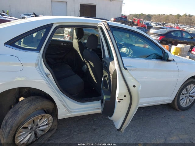 Продаж на аукціоні авто 2019 Volkswagen Jetta 1.4t R-line/1.4t S/1.4t Se, vin: 3VWCB7BU4KM273004, номер лоту: 44270235