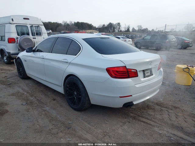 2011 BMW 528I WBAFR1C50BC673043 Photo 2