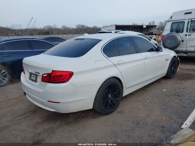 2011 BMW 528I WBAFR1C50BC673043 Photo 3