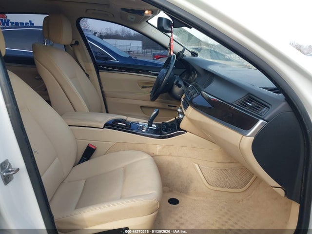 2011 BMW 528I WBAFR1C50BC673043 Photo 4
