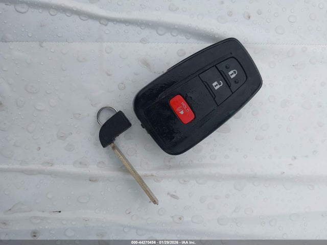 Toyota C-HR XLE 2019 NMTKHMBX2KR070262 Image 11