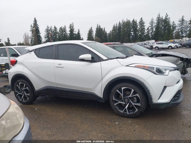 Toyota C-HR XLE 2019 NMTKHMBX2KR070262 Image 14