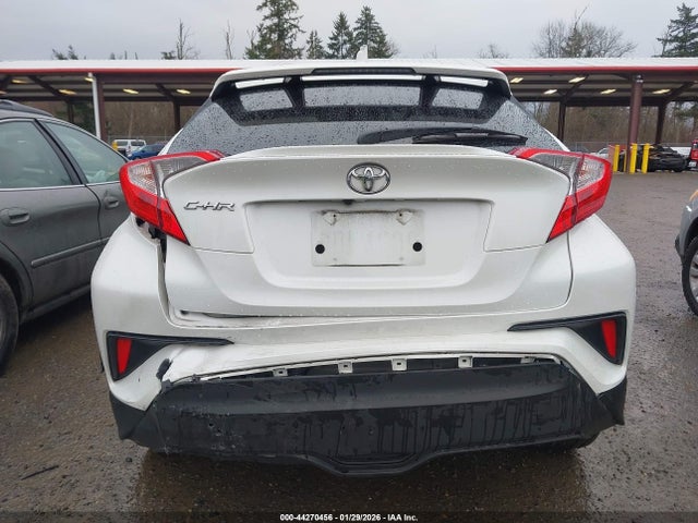 Toyota C-HR XLE 2019 NMTKHMBX2KR070262 Image 17