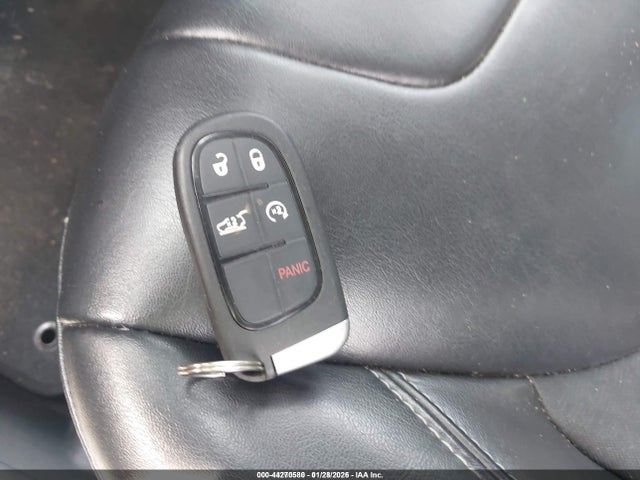 44270580 :رقم المزاد ، 1C4PJMLB5KD161486 vin ، 2019 Jeep Cherokee Latitude Plus 4x4 مزاد بيع
