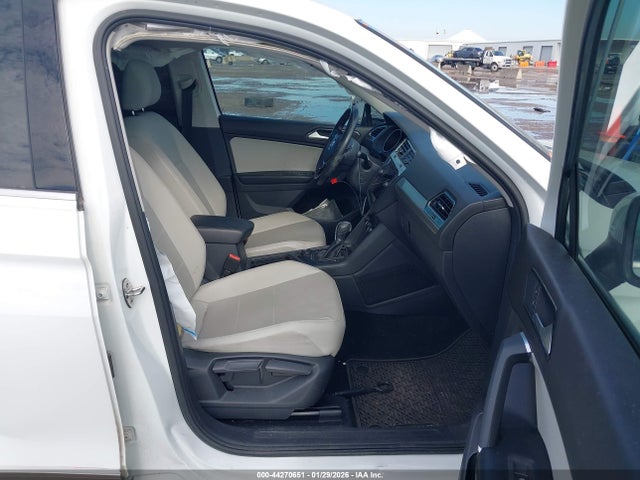 2018 Volkswagen Tiguan 2.0t Se/2.0t Sel მანქანა იყიდება აუქციონზე, vin: 3VV2B7AX4JM044753, აუქციონის ნომერი: 44270651