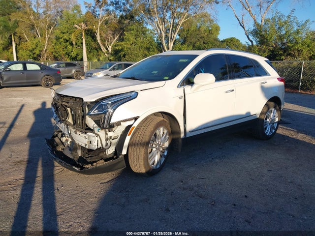 2019 CADILLAC XT5 1GYKNERSXKZ177143 Photo 1
