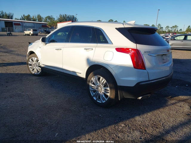 2019 CADILLAC XT5 1GYKNERSXKZ177143 Photo 2