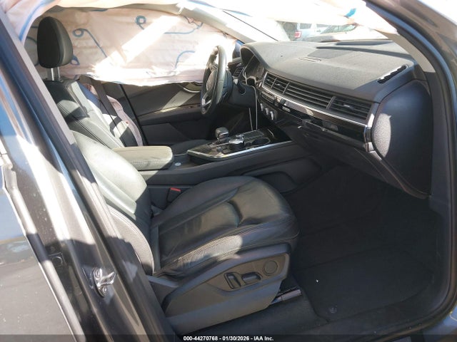 Audi Q7 3.0t Premium 2018 WA1AAAF70JD005327 Image 5