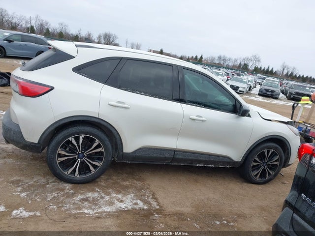 2022 Ford Escape Se მანქანა იყიდება აუქციონზე, vin: 1FMCU0G65NUB43646, აუქციონის ნომერი: 44271025