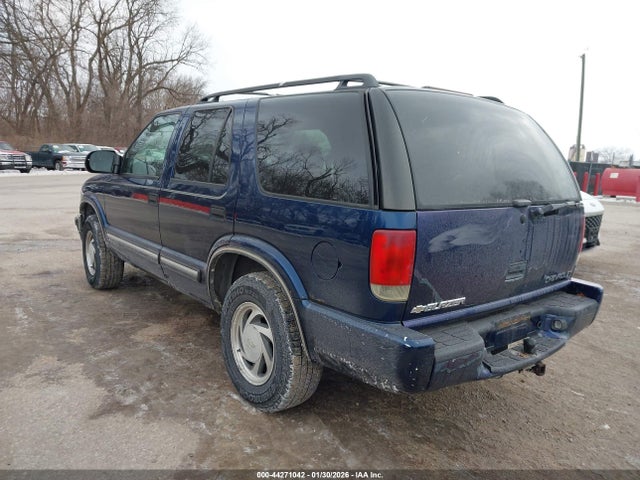 2000 CHEVROLET BLAZER 1GNDT13W1Y2272952 Photo 2