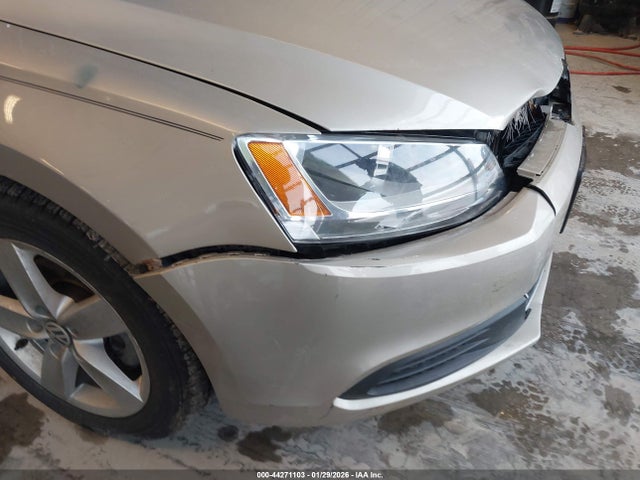 44271103 :رقم المزاد ، 3VWLL7AJ0EM229252 vin ، 2014 Volkswagen Jetta 2.0l Tdi مزاد بيع