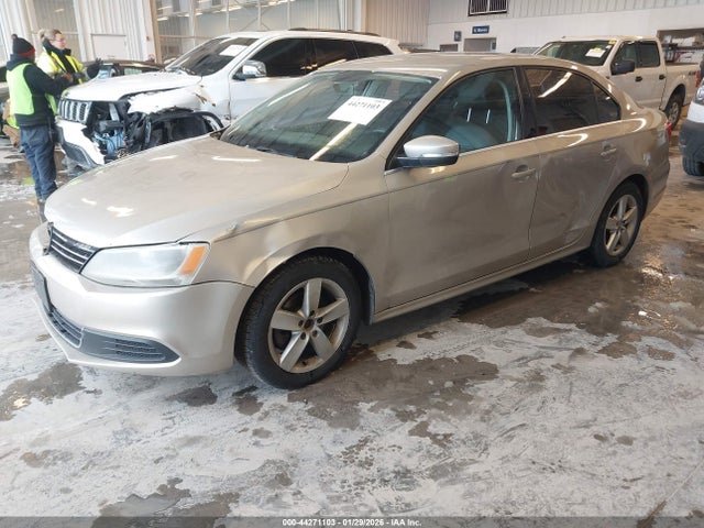 44271103 :رقم المزاد ، 3VWLL7AJ0EM229252 vin ، 2014 Volkswagen Jetta 2.0l Tdi مزاد بيع