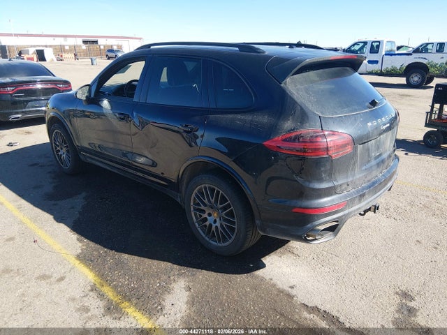 2017 PORSCHE CAYENNE WP1AA2A24HKA88045 Photo 2