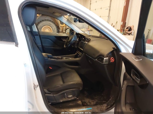 2019 JAGUAR F-PACE SADCJ2FX0KA360915 Photo 4