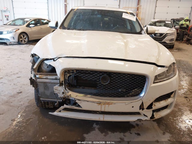 2019 JAGUAR F-PACE SADCJ2FX0KA360915 Photo 5