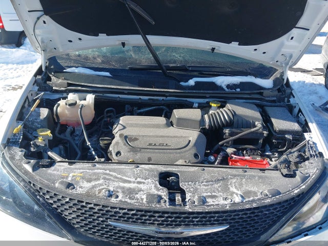 2C4RC1CG5RR183797 Chrysler Voyager Lx
