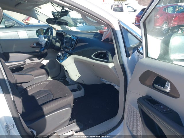 2C4RC1CG5RR183797 Chrysler Voyager Lx
