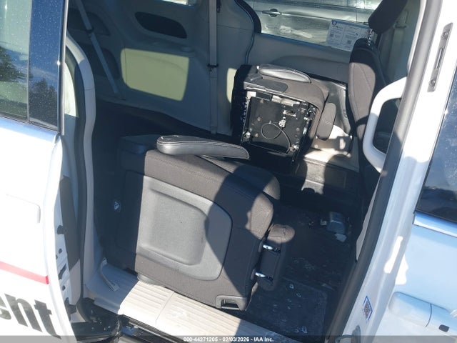 2C4RC1CG5RR183797 Chrysler Voyager Lx