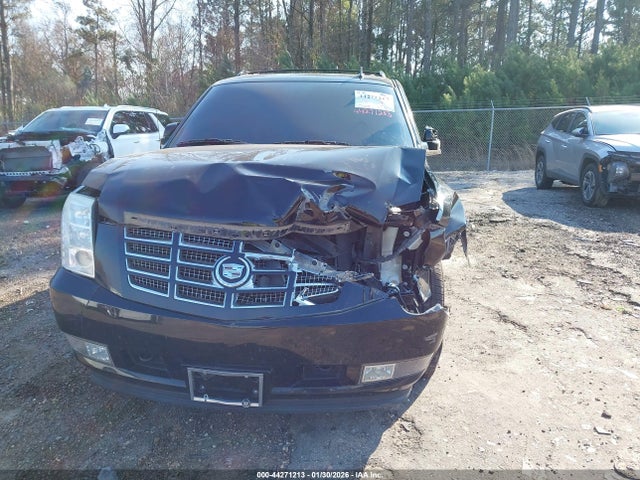 44271213 :رقم المزاد ، 3GYVKNEF3AG177918 vin ، 2010 Cadillac Escalade Ext Premium مزاد بيع