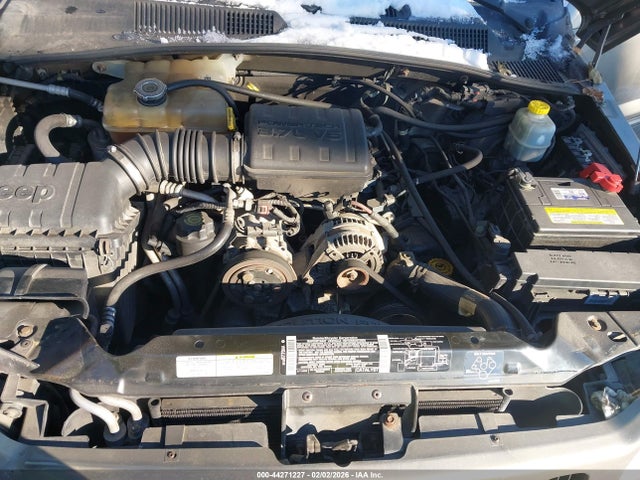 44271227 :رقم المزاد ، 1J4GL38K42W366714 vin ، 2002 Jeep Liberty Renegade مزاد بيع