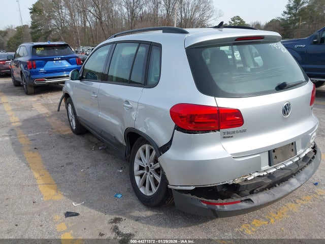 2017 VOLKSWAGEN TIGUAN WVGAV7AX6HK047586 Photo 2