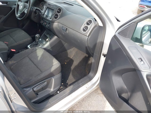 2017 VOLKSWAGEN TIGUAN WVGAV7AX6HK047586 Photo 4