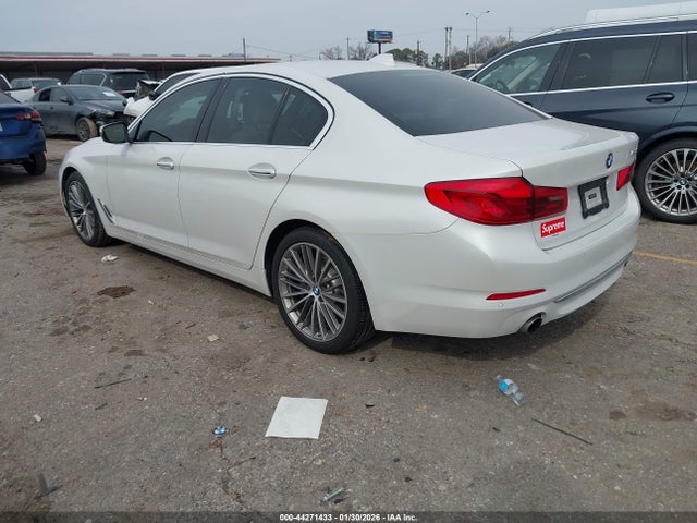 2018 BMW 530I WBAJA5C58JWA38824 Photo 2