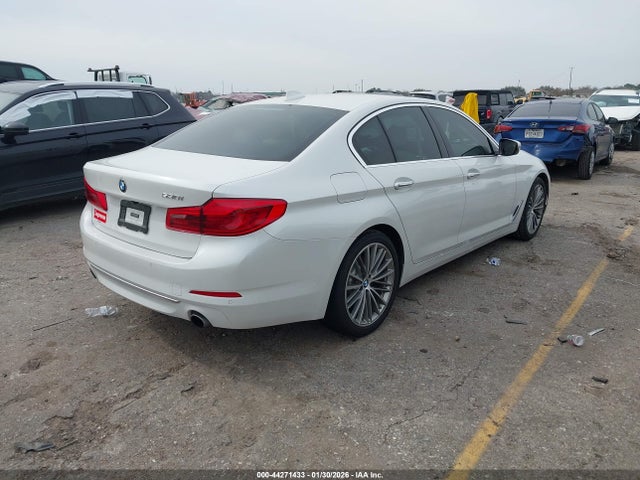 2018 BMW 530I WBAJA5C58JWA38824 Photo 3
