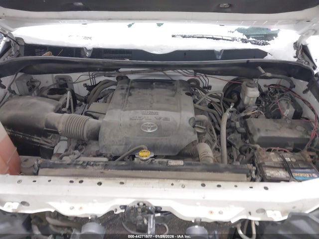 5TFDY5F18GX496240 Toyota Tundra Sr5 5.7l V8