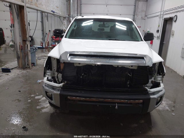 5TFDY5F18GX496240 Toyota Tundra Sr5 5.7l V8