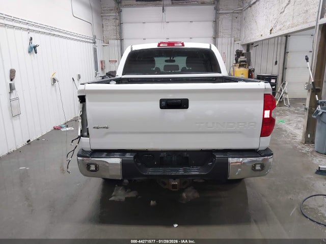 5TFDY5F18GX496240 Toyota Tundra Sr5 5.7l V8