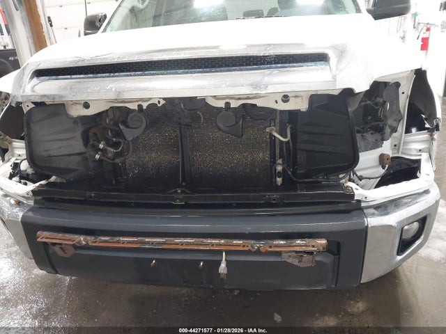 5TFDY5F18GX496240 Toyota Tundra Sr5 5.7l V8