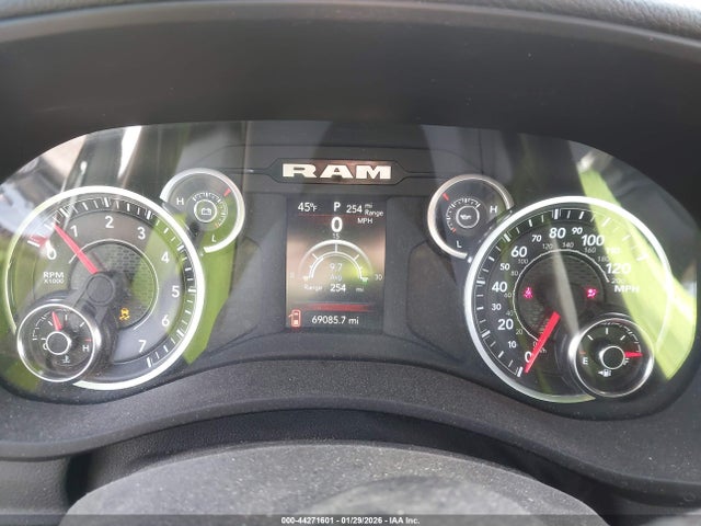 44271601 :رقم المزاد ، 3C6UR5DJ0PG633196 vin ، 2023 Ram 2500 Big Horn  4x4 6'4 Box مزاد بيع