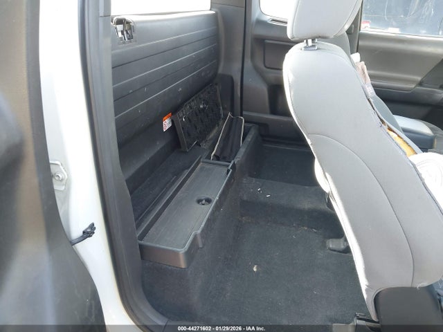 5TFRX5GN0HX100152 Toyota Tacoma Sr
