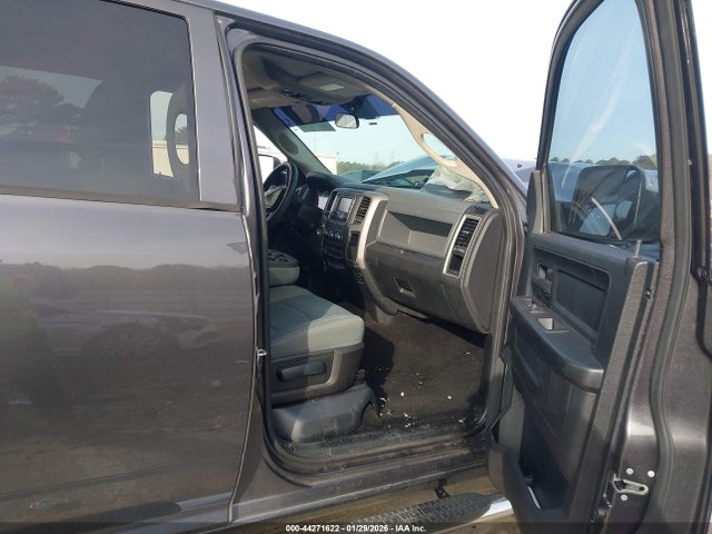 44271622 :رقم المزاد ، 1C6RR6KT4HS520426 vin ، 2017 Ram 1500 Express  4x2 5'7 Box مزاد بيع