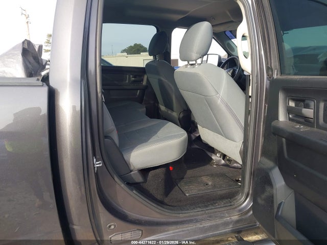 44271622 :رقم المزاد ، 1C6RR6KT4HS520426 vin ، 2017 Ram 1500 Express  4x2 5'7 Box مزاد بيع